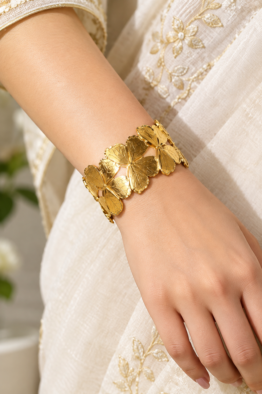 BRACELET